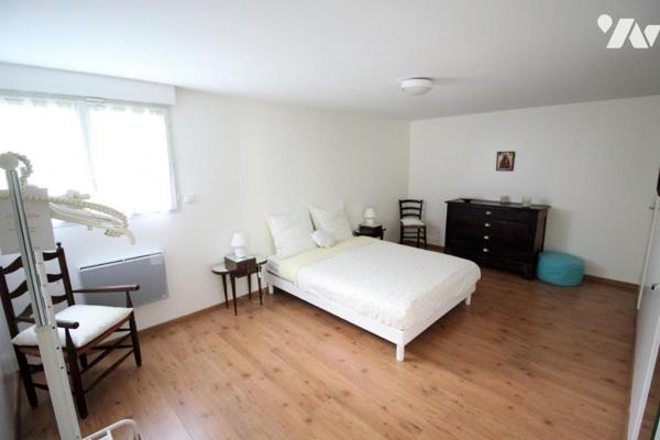 Maison d'architecte sur parc paysagé 