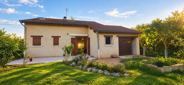 Maison 110 m2 avec terrain clos, garage et buanderie