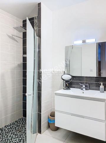 Maison contemporaine 4 chambres à vendre à Saint-Barthélemy d'Anjou avec garage et jardin !