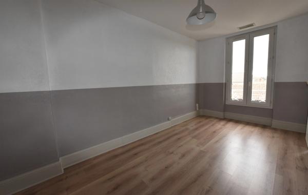 TRES BEL APPARTEMENT T3 EN CENTRE VILLE DE LAVAUR