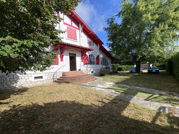 47300 VILLENEUVE SUR LOT Maison de Maître à Villeneuve/Lot proche commodités