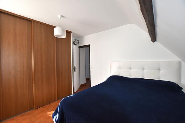 Maison familiale de 7 pièces avec piscine à vendre à Combs-la-Ville, secteur Beausoleil