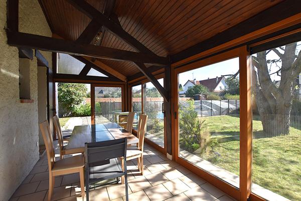 Maison familiale de 7 pièces avec piscine à vendre à Combs-la-Ville, secteur Beausoleil