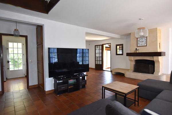 Maison familiale de 7 pièces avec piscine à vendre à Combs-la-Ville, secteur Beausoleil