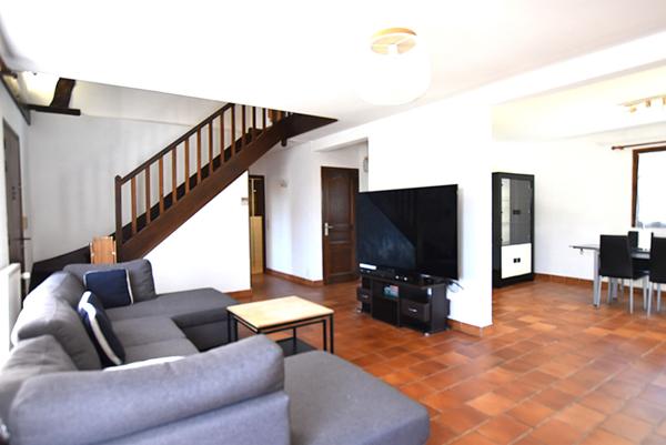 Maison familiale de 7 pièces avec piscine à vendre à Combs-la-Ville, secteur Beausoleil