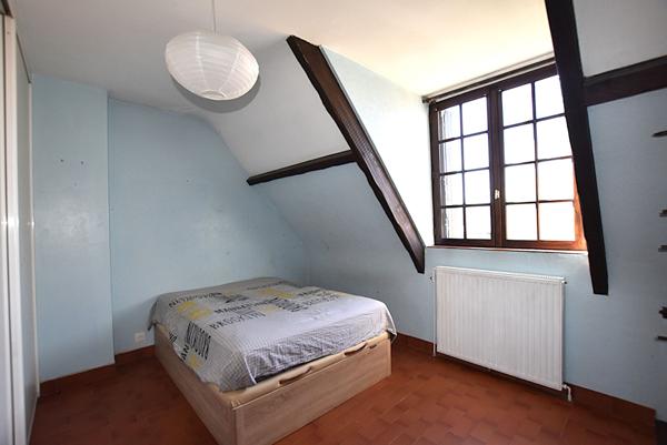 Maison familiale de 7 pièces avec piscine à vendre à Combs-la-Ville, secteur Beausoleil