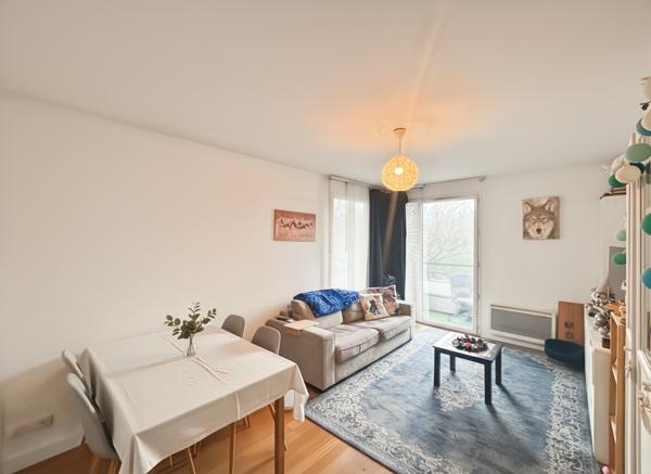 À VENDRE Dammarie-Les-Lys 3P avec balcons et parkings