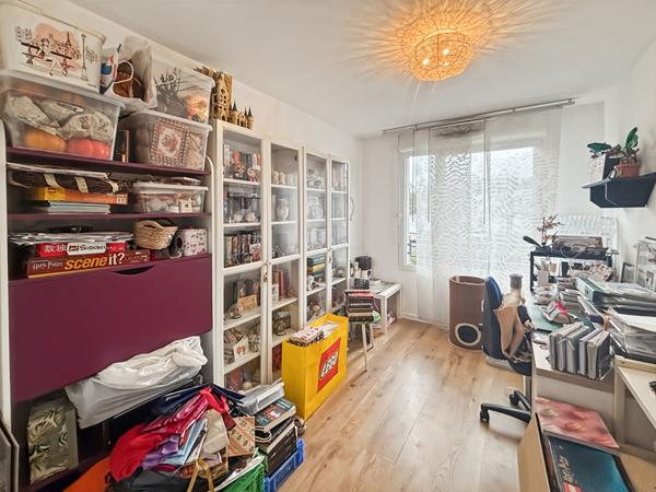 À VENDRE Dammarie-Les-Lys 3P avec balcons et parkings