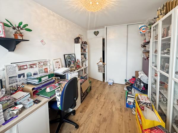 À VENDRE Dammarie-Les-Lys 3P avec balcons et parkings