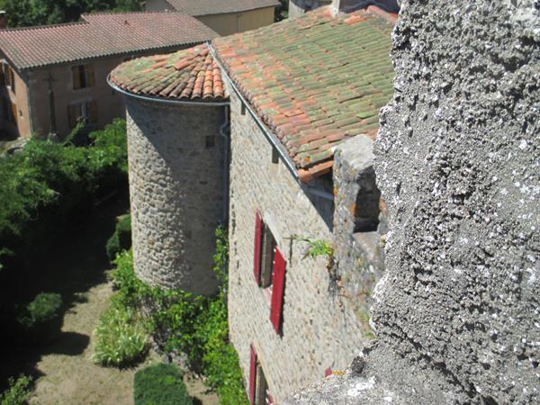 Château historique dominant les gorges de la Dore Thiers