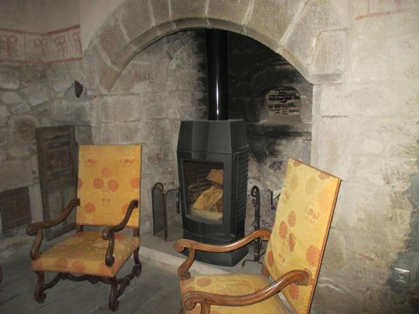 Château historique dominant les gorges de la Dore Thiers