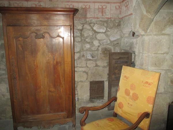 Château historique dominant les gorges de la Dore Thiers
