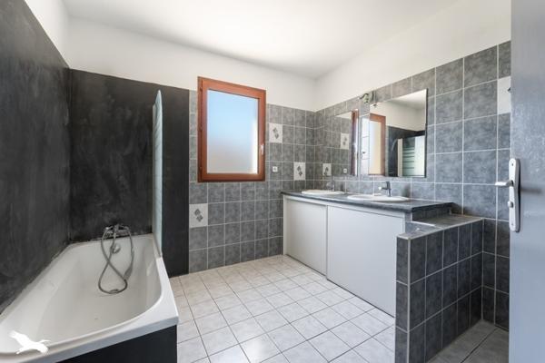 Maison 365 680 € Mauguio 4 p 82 m² DPE D