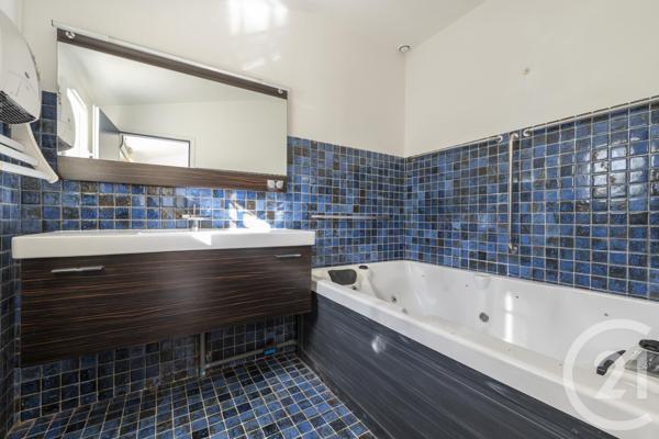 Maison à vendre  8 pièces - 265,90 m2 FOURAS - 17