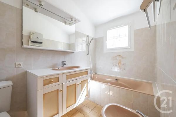 Maison à vendre  8 pièces - 265,90 m 2   FOURAS  - 17
