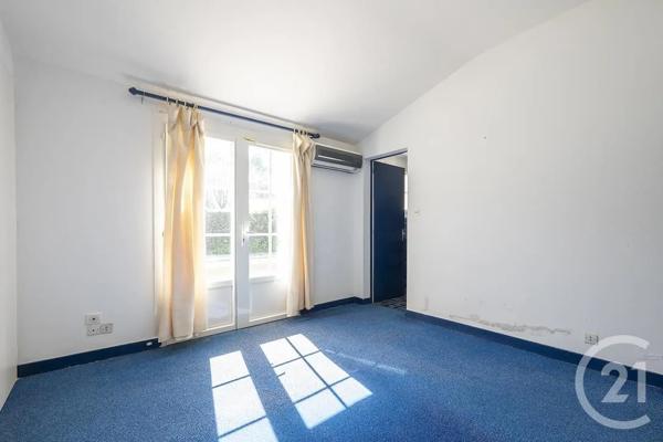Maison à vendre  8 pièces - 265,90 m 2   FOURAS  - 17