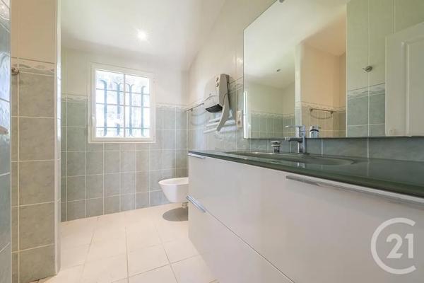 Maison à vendre  8 pièces - 265,90 m 2   FOURAS  - 17