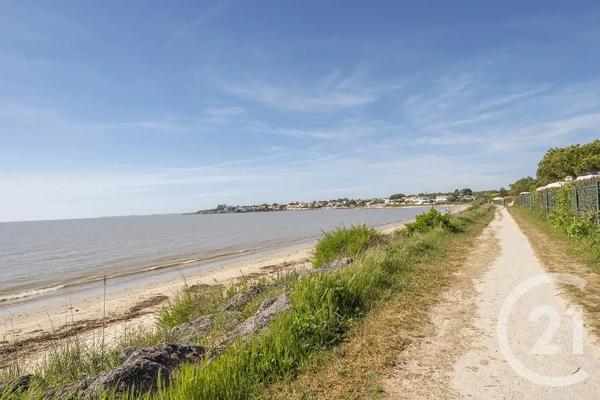 Maison à vendre  8 pièces - 265,90 m 2   FOURAS  - 17