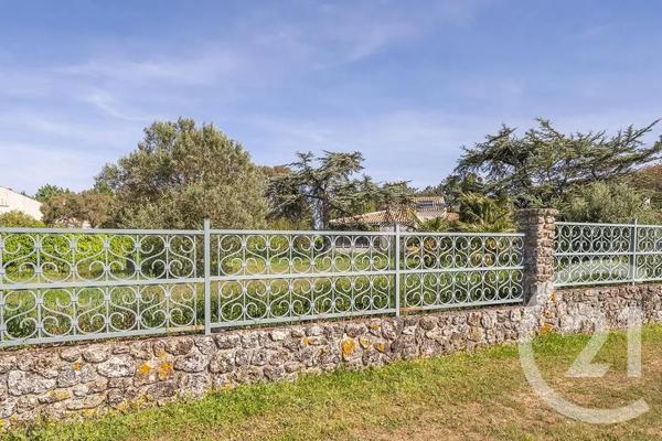 Maison à vendre  8 pièces - 265,90 m 2   FOURAS  - 17