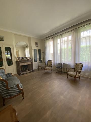 Maison 8 pièces - 232 m²