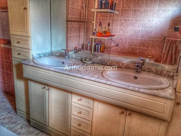 Vente                                                      Maison
                        
                     8 pièces                      243 m2                     à Buffard