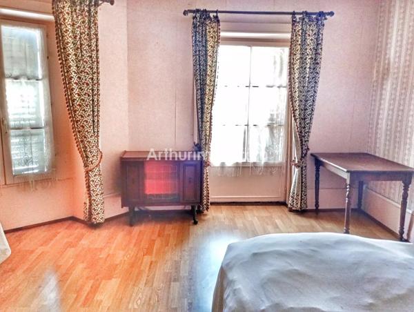 Vente                                                      Maison
                        
                     8 pièces                      243 m2                     à Buffard