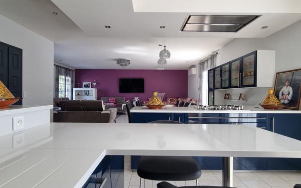 Maison à vendre    5 pièces •  Tonnay-Charente