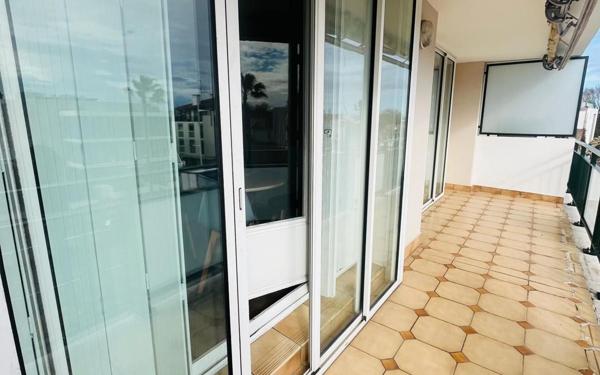 Appartement à louer    3 pièces • 77 m2 Bayonne