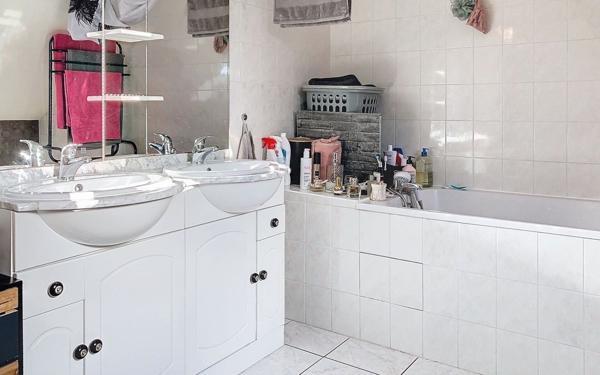 Immeuble à vendre    7 pièces •  Montluçon