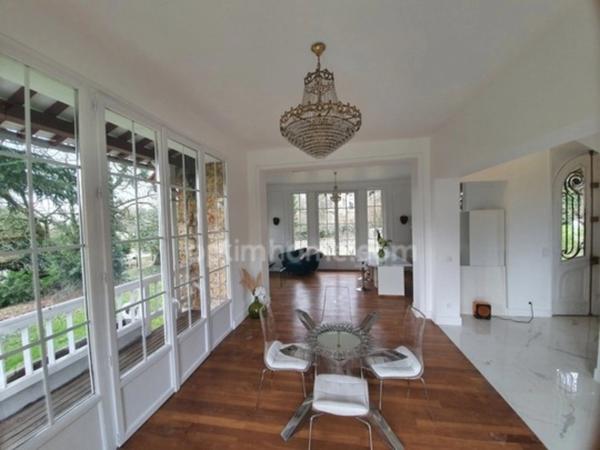 GRANDE PROPRIETE DE CARACTERE DE 8 PIECES A 17 km DE PARIS, PROCHE D'ENGHIENS-LES-BAINS