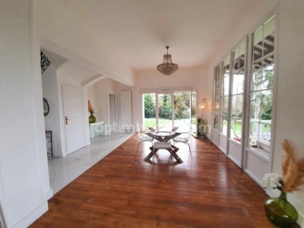 GRANDE PROPRIETE DE CARACTERE DE 8 PIECES A 17 km DE PARIS, PROCHE D'ENGHIENS-LES-BAINS