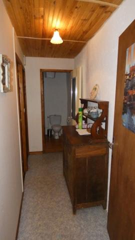 Charmante maison de village en pierre sans vis à vis avec jardin fleuri et arboré.