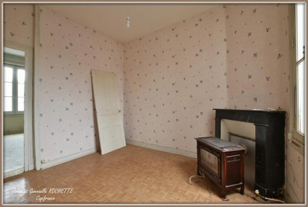 Immeuble à vendre ANGERS (49), proche hyper centre Lot de 2 appartements à rénover.