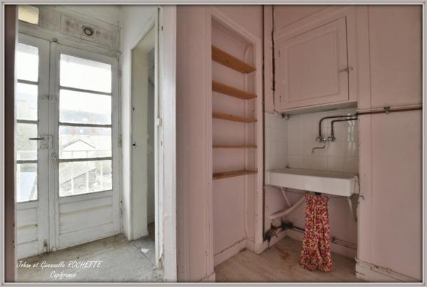 Immeuble à vendre ANGERS (49), proche hyper centre Lot de 2 appartements à rénover.