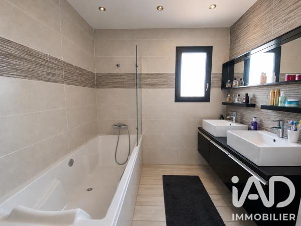 Maison à vendre 6 pièces 145 m² Baixas