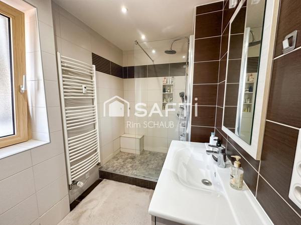 Appartement 4 pièces de 84 m² avec ascenseur – Saint-Louis centre