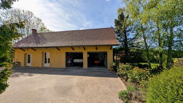 Dpt Saône et Loire (71), à vendre à 15 mn de St Marcel Villa de 163 m² et Maison ou Gite de 95 m² terrain de 4000 m²