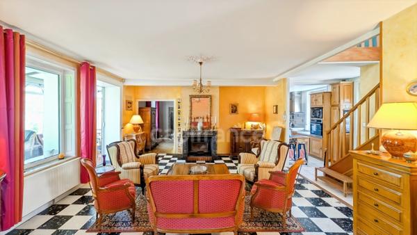 Dpt Saône et Loire (71), à vendre à 15 mn de St Marcel Villa de 163 m² et Maison ou Gite de 95 m² terrain de 4000 m²
