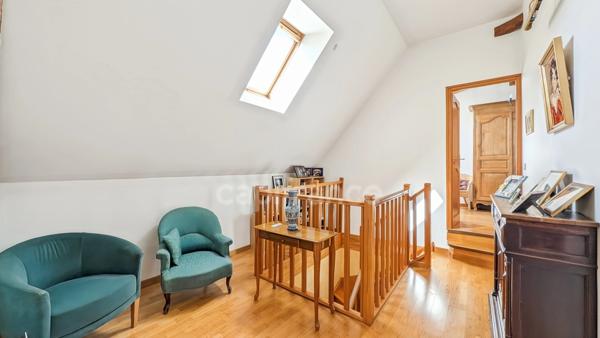 Dpt Saône et Loire (71), à vendre à 15 mn de St Marcel Villa de 163 m² et Maison ou Gite de 95 m² terrain de 4000 m²