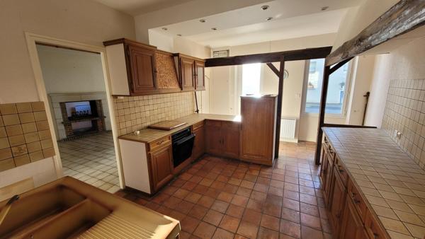 De belles prestations pour cette demeure familiale, rénovée intérieurement en 2020, et deux entrées distinctes.