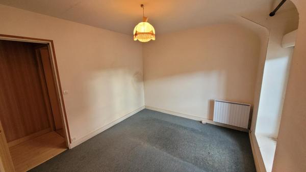 De belles prestations pour cette demeure familiale, rénovée intérieurement en 2020, et deux entrées distinctes.