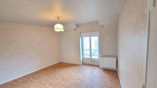 De belles prestations pour cette demeure familiale, rénovée intérieurement en 2020, et deux entrées distinctes.