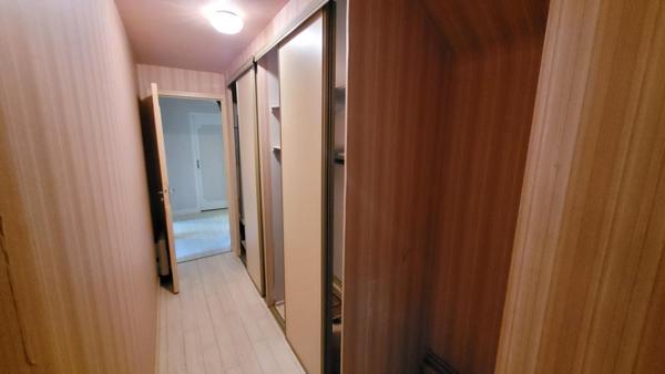 De belles prestations pour cette demeure familiale, rénovée intérieurement en 2020, et deux entrées distinctes.