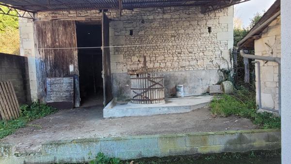 De belles prestations pour cette demeure familiale, rénovée intérieurement en 2020, et deux entrées distinctes.