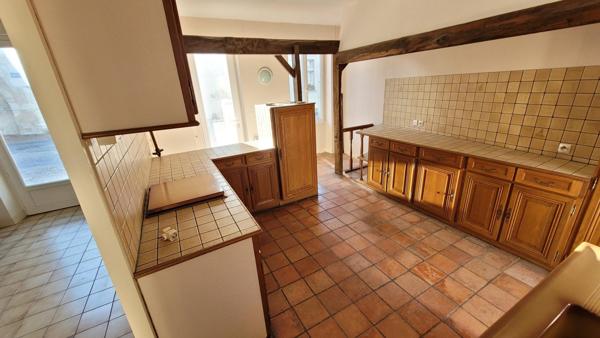 De belles prestations pour cette demeure familiale, rénovée intérieurement en 2020, et deux entrées distinctes.