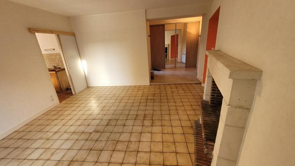 De belles prestations pour cette demeure familiale, rénovée intérieurement en 2020, et deux entrées distinctes.