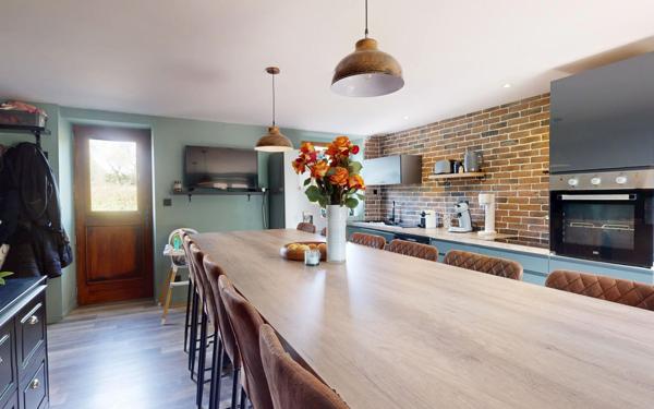 Maison à vendre    5 pièces •  Montaigu-la-Brisette