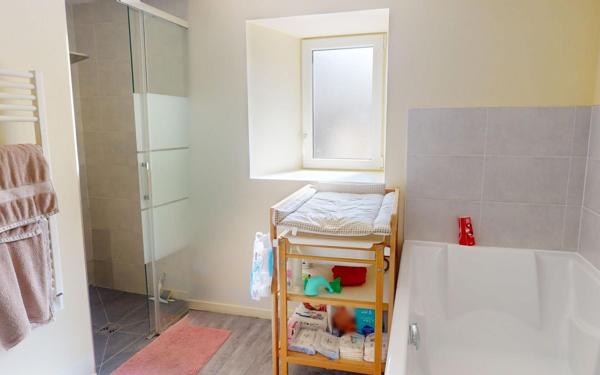 Maison à vendre    5 pièces •  Montaigu-la-Brisette