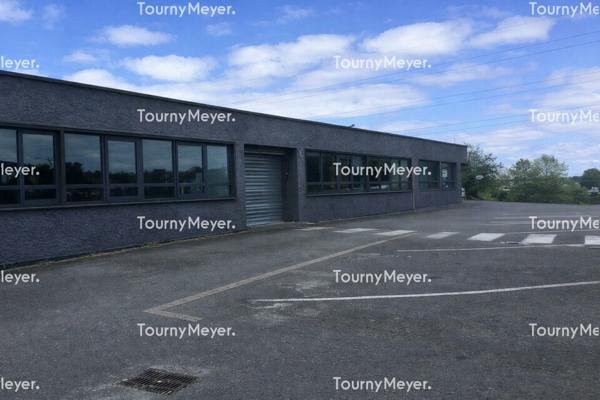 A LOUER BORDEAUX NORD-BÂTIMENT D'ACTIVITES DE 1 750 M² TERRAIN PRIVATIF