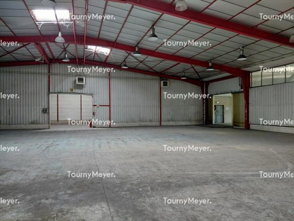A LOUER BORDEAUX NORD-BÂTIMENT D'ACTIVITES DE 1 750 M² TERRAIN PRIVATIF